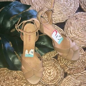 Tesori tan ankle strap sandal heel  Size 9